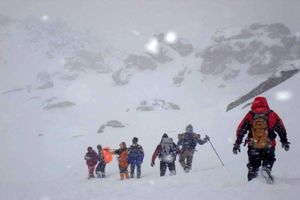 ۸ کوهنورد مشهدی در ارتفاعات اشترانکوه مفقود شدند/ یک نفر جان باخت + اسامی مفقودین