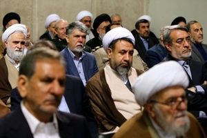 حضور احمدي نژاد در ديدار مسئولان با رهبري/ عکس