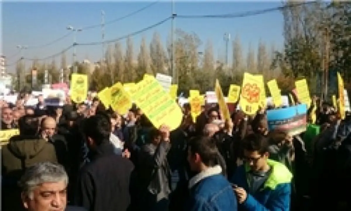 تظاهرات نمازگزاران تهرانی در محکومت انتقال پایتخت رژیم صهیونیستی به بیت‌المقدس