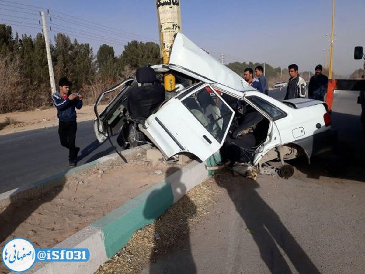 نابودی یک پراید پس از تصادف عجیب در دولت آباد اصفهان + تصویر