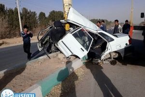 نابودی یک پراید پس از تصادف عجیب در دولت آباد اصفهان + تصویر