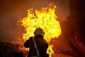 آتش سوزی گسترده در انبار چوب چهاردانگه + فیلم