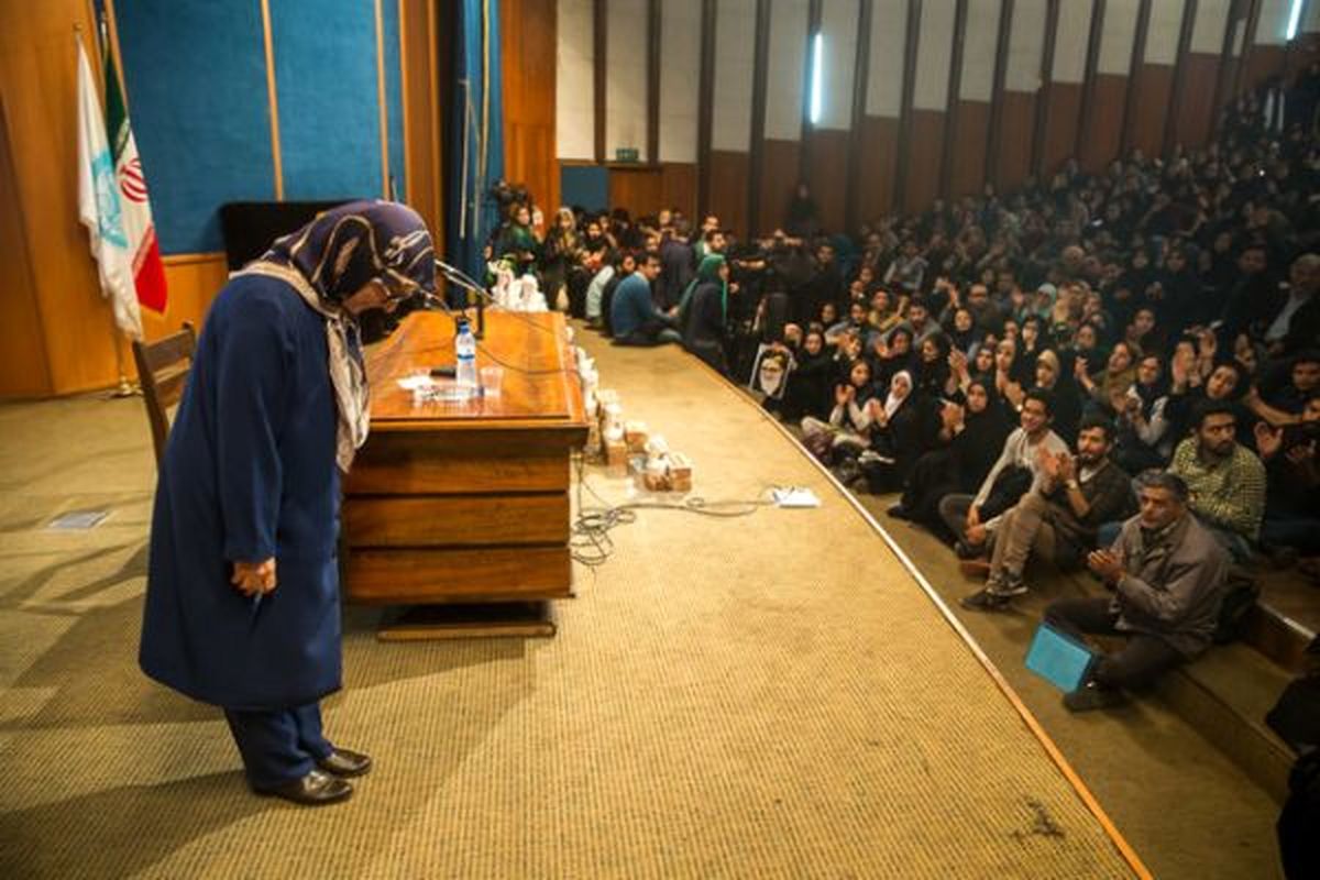 احمدینژاد بهطور سیستماتیک تلاش کرد تا زنان را به خانه بازگرداند