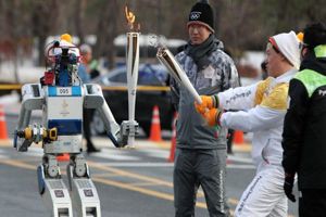 ربات ها به جمع مشعل داران المپیک پیوستند