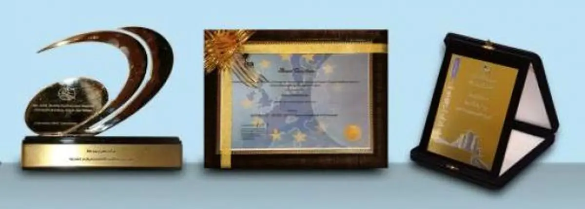 اعطای نشان زرین تعهد به مشتریان در پرداخت خسارت به بیمه دانا