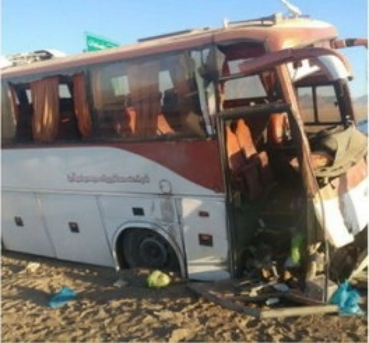 53 مصدوم در برخورد یک دستگاه مینی‌بوس با یک دستگاه اتوبوس
