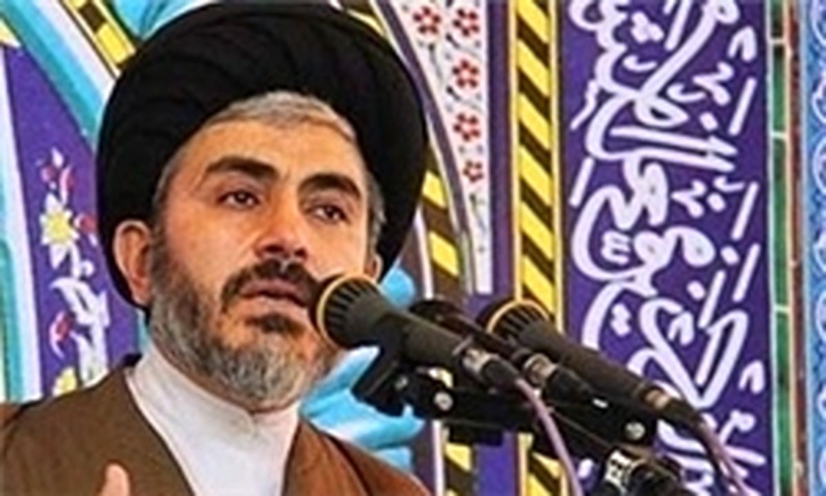 برخی به بهانه نبود آزادی بیان دست به حمایت از استکبار میزنند