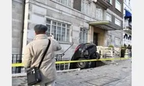 پارک عجیب راننده مست مرسدس زیر یک خانه + عکس