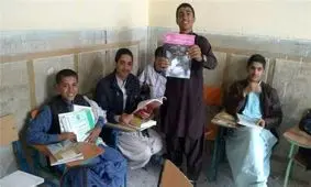 کتاب های اهدایی همکاران بانک گردشگری در مناطق محروم توزیع شد