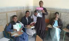 کتاب های اهدایی همکاران بانک گردشگری در مناطق محروم توزیع شد