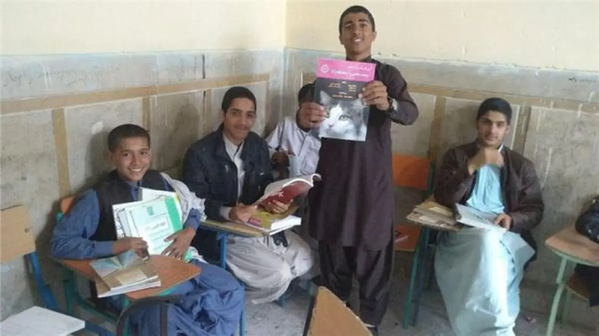 کتاب های اهدایی همکاران بانک گردشگری در مناطق محروم توزیع شد