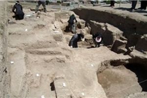کشف قدیمی‌ترین تدفین در میدان امام همدان/ کودک 10 ساله 2800 سال پیش