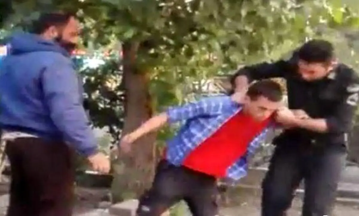 اقدام قابل تحسین شهرداری در برخورد با معبربانانی که یک دستفروش را کتک زدند / خاطیان از کار معلق شدند