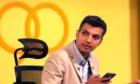 کشف رمز گوشی عادل فردوسی پور از طریق تصاویر آنتن زنده!/فیلم