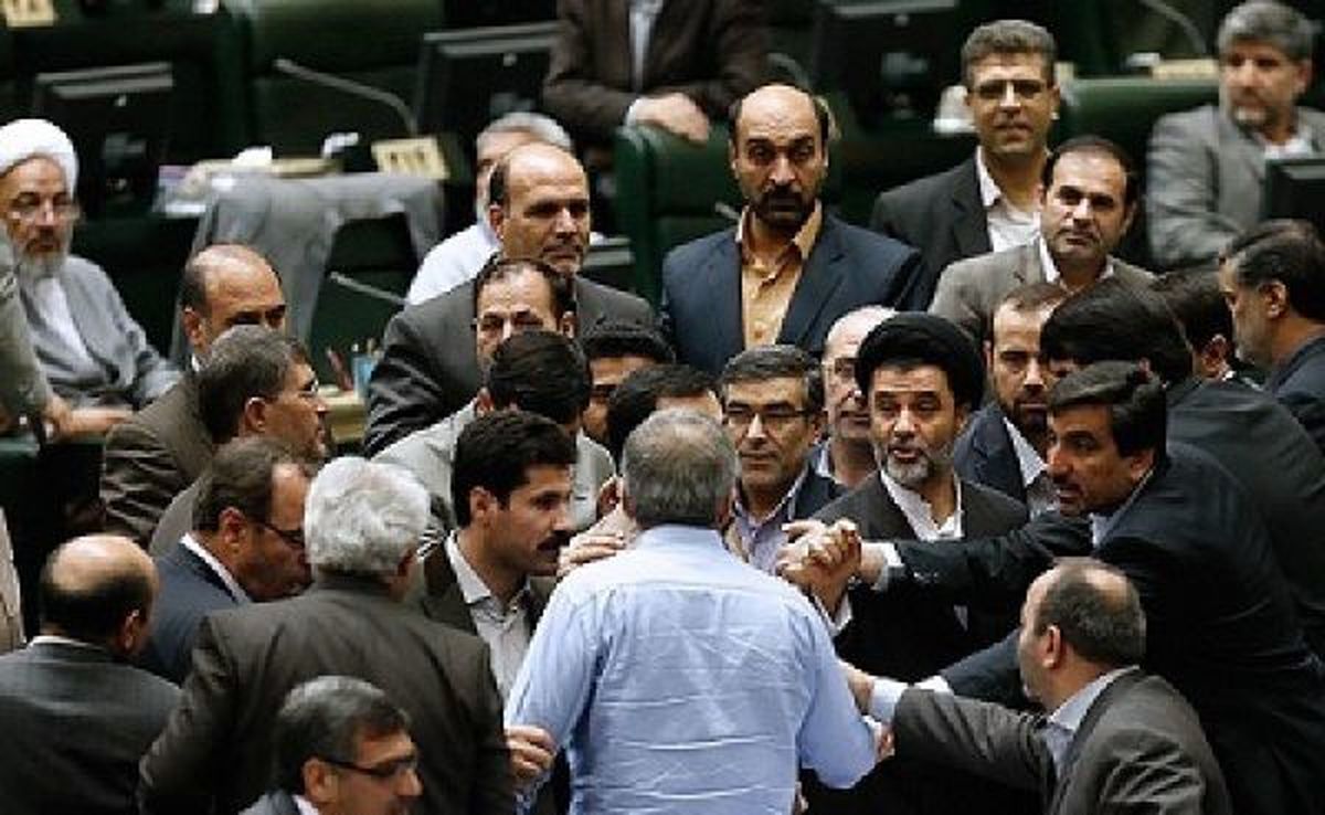 جلسه علنی مجلس تا مرز درگیری فیزیکی بین نمایندگان پیش رفت