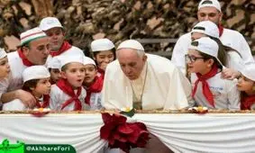 پاپ شمع ۸۱ سالگی‌اش را فوت کرد