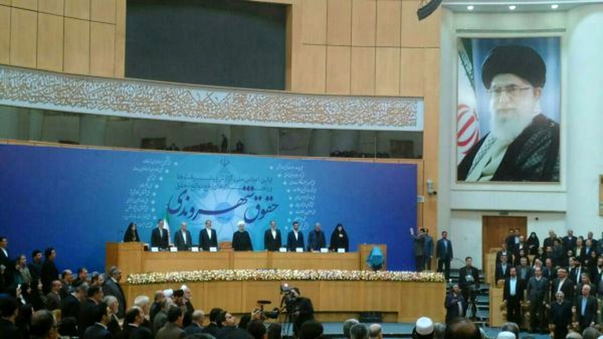 روحانی: وزیر ما همینجا به مردم قول میدهد دستش روی دکمه فیلترینگ نخواهد رفت