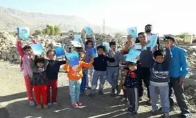 توزیع نوشت افزار درمدارس مناطق زلزله زده