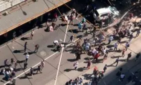 ورود خودرو میان جمعیت در پیاده رو در شهر ملبورن / 19 نفر مصدوم شدند + تصاویر