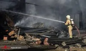 انبار لاستیک در اتوبان آزادگان آتش گرفت