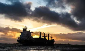 عبور یک نفتکش ایرانی دیگر از محاصرهٔ آمریکا
