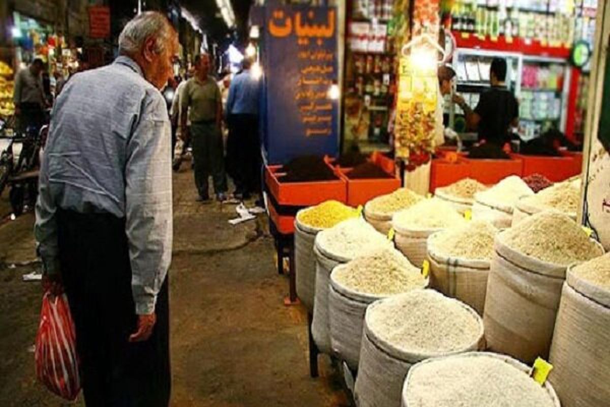 مراجع تقلید و نمایندگان که از خودتان هستند نیز دادشان از گرانی ها بلند شده است/ با مردم صادق باشید