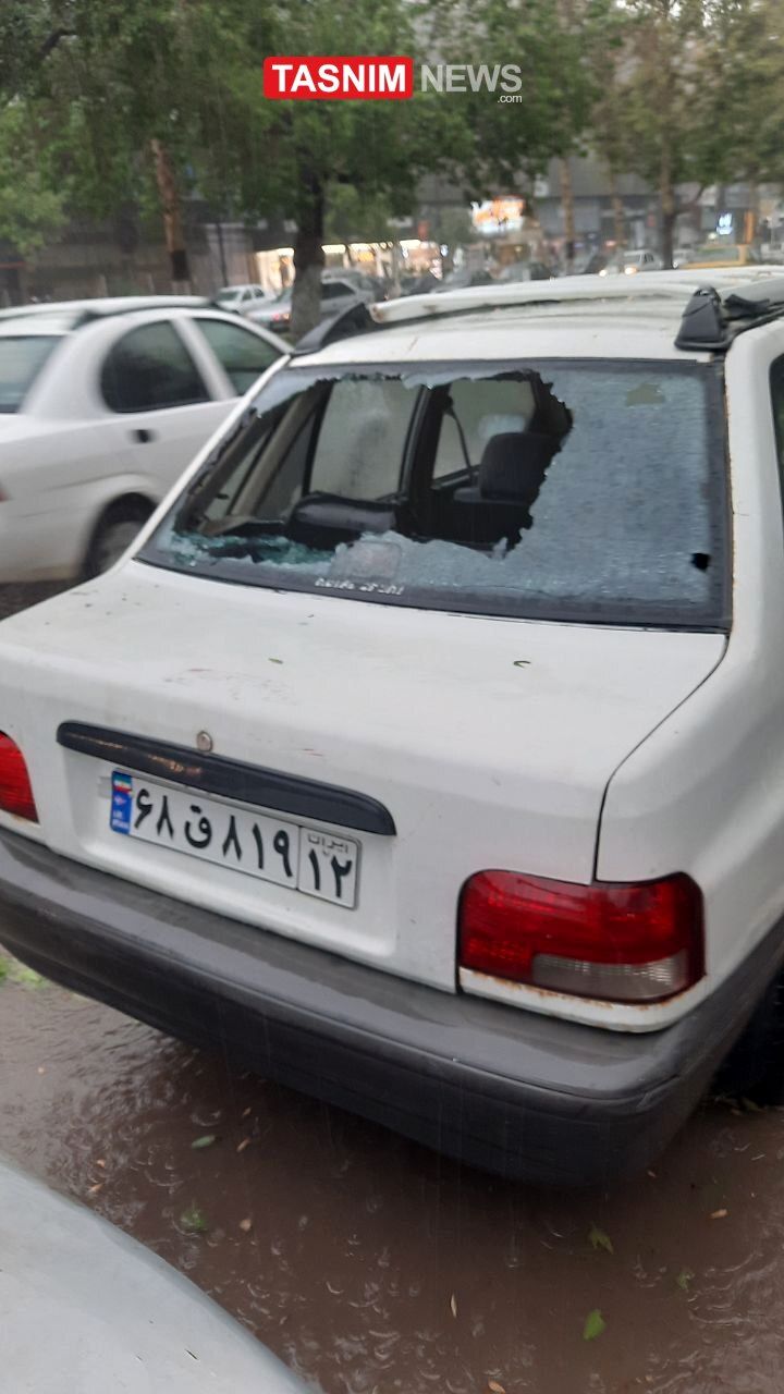 تصاویر: تگرگ شیشه خودروها را در مشهد شکست