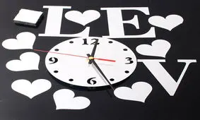 ساعت دیواری‌های فانتزی برای اتاق خواب عروس