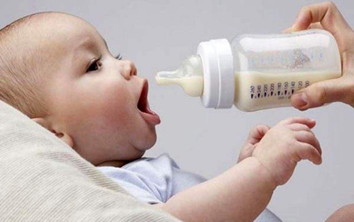 علائم گرسنگی و دریافت شیر خشک کافی در نوزاد