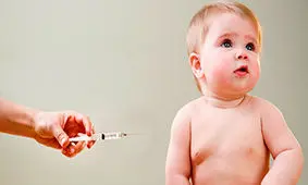 ﻿ اقداماتی که باید برای آرام کردن بچه‌ها بعد از واکسن زدن انجام دهید