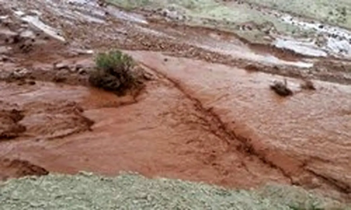 مسدود شدن 300 متر از جاده در محور خطیر‌کوه/ پل چوبی رودخانه سر‌تنگه کنگلو تخریب‌ شد