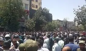 تجمع شیرازی‌ها در اعتراض به گرانی + فیلم