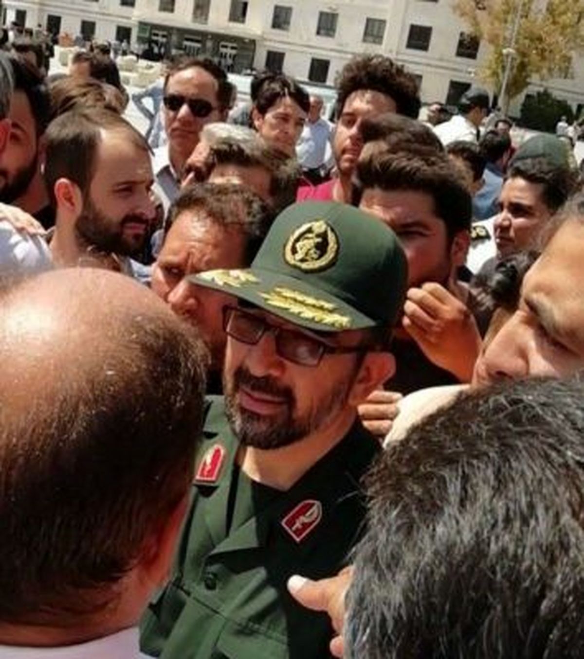 الگوی مشهد در پاسخگویی به مطالبات / مسئولان بین مردم حضور پیدا کنند
