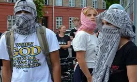 صدها نفر در اعتراض به ممنوعیت برقع در دانمارک تجمع کردند