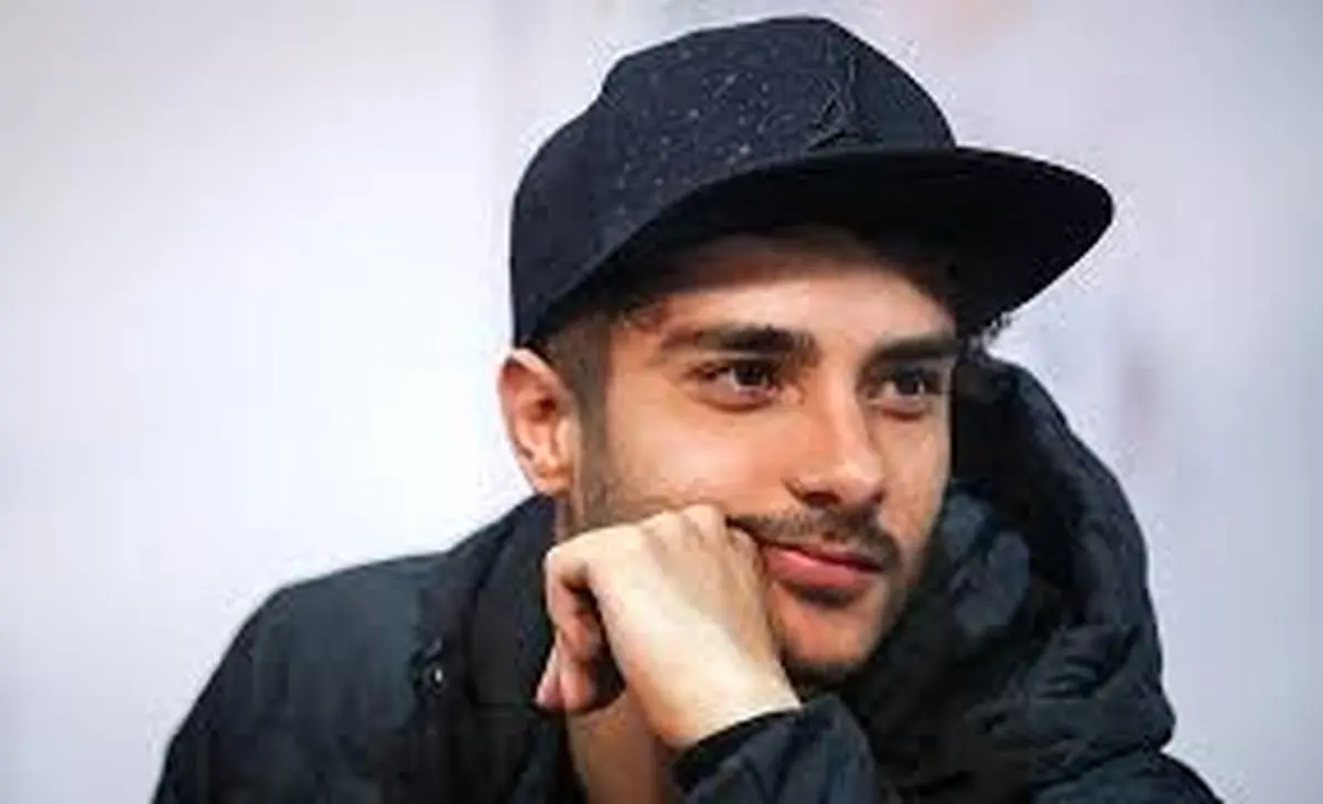 وقتی آقای بازیگر در فرودگاه می خوابد