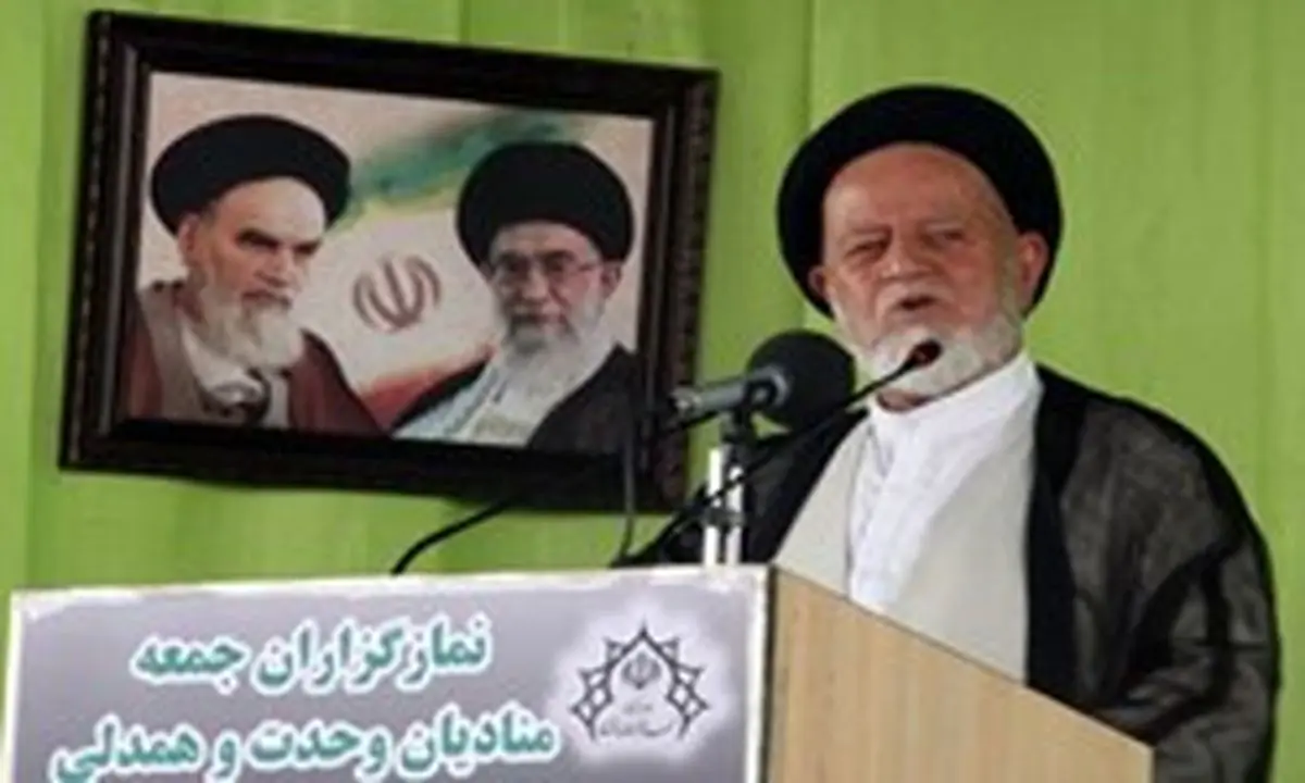 دشمن علیه بنیان‌های اقتصادی‌ ما عمل می‌کند/ مذاکره با آمریکا برای رفع مشکلات ساده‌اندیشانه است