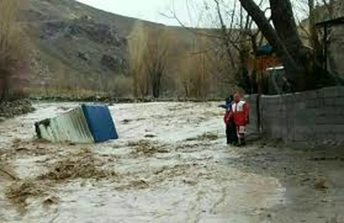 جاری شدن سیل در یکی از مقاصد توریستی و پر تردد تهران