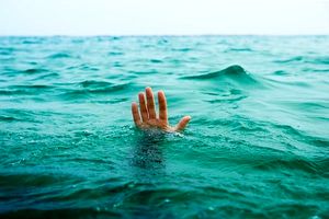 ۱۰سرنشین لنج باری از غرق شدن در آبهای جاسک نجات یافتند