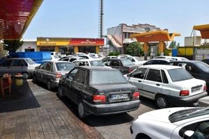 معطل شدن برخی مردم البرز در صف‌های بنزین