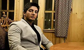 رقص روی شیشه ی فرزاد فرزین