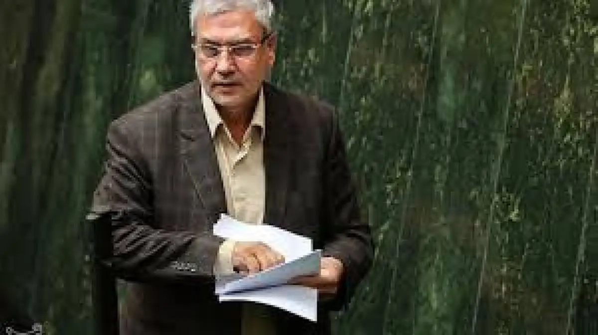 آبروی مجلس در گرو استیضاح ربیعی / نمایندگانی که بارها ربیعی را تا مرز استیضاح کشاندند و بعد، لابی ها آنان را به حامی وزیر تبدیل کرد، مایه آبروریزی کشور و نظام نیستند؟ / این ‏‏«استیضاح» است یا «معامله» و «بده بستان»؟ / شوخی تلخ کاربران شبکه های اجتماعی: ای