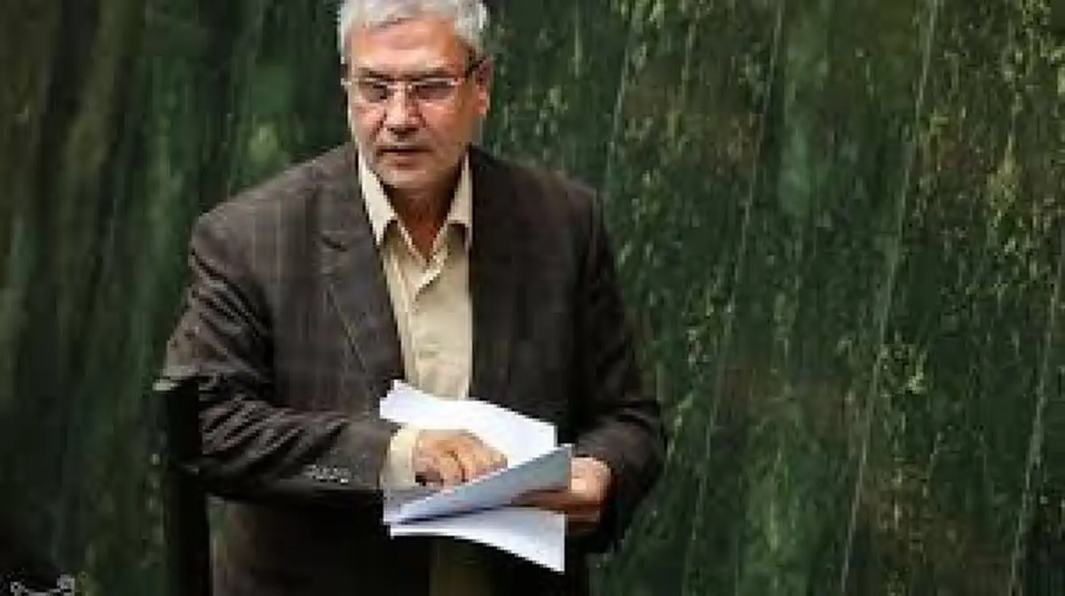 آبروی مجلس در گرو استیضاح ربیعی / نمایندگانی که بارها ربیعی را تا مرز استیضاح کشاندند و بعد، لابی ها آنان را به حامی وزیر تبدیل کرد، مایه آبروریزی کشور و نظام نیستند؟ / این ‏‏«استیضاح» است یا «معامله» و «بده بستان»؟ / شوخی تلخ کاربران شبکه های اجتماعی: ای