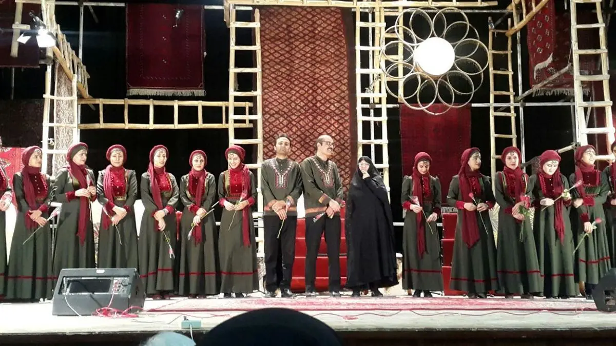 مادرشهید در سالگرد پسرش کنسرت برگزار کرد