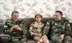 فرمانده ارتش با خانواده شهید مدافع حرم مرتضی زرهرن دیدار کرد