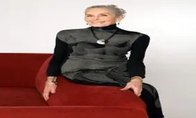 پیرترین زن مانکن جهان با ۸۲ سال سن