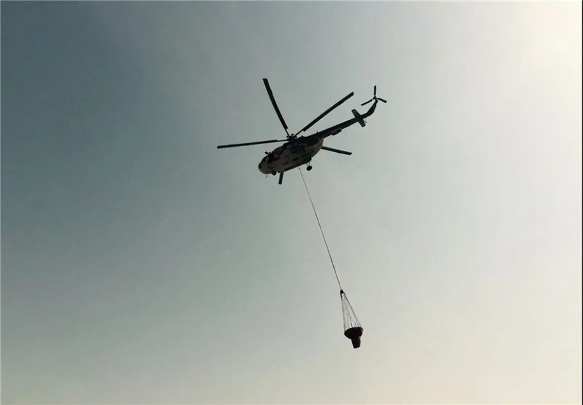 اهواز|بالگردها قادر به اطفای حریق هورالعظیم نیستند/از فردا هواپیما به منطقه اعزام می‌شود