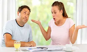 چگونه مقایسه به رابطه همسران آسیب می‌زند