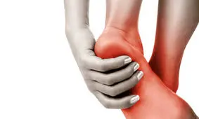 گزگز و درد کف پا، مهمترین دلایل در زنان