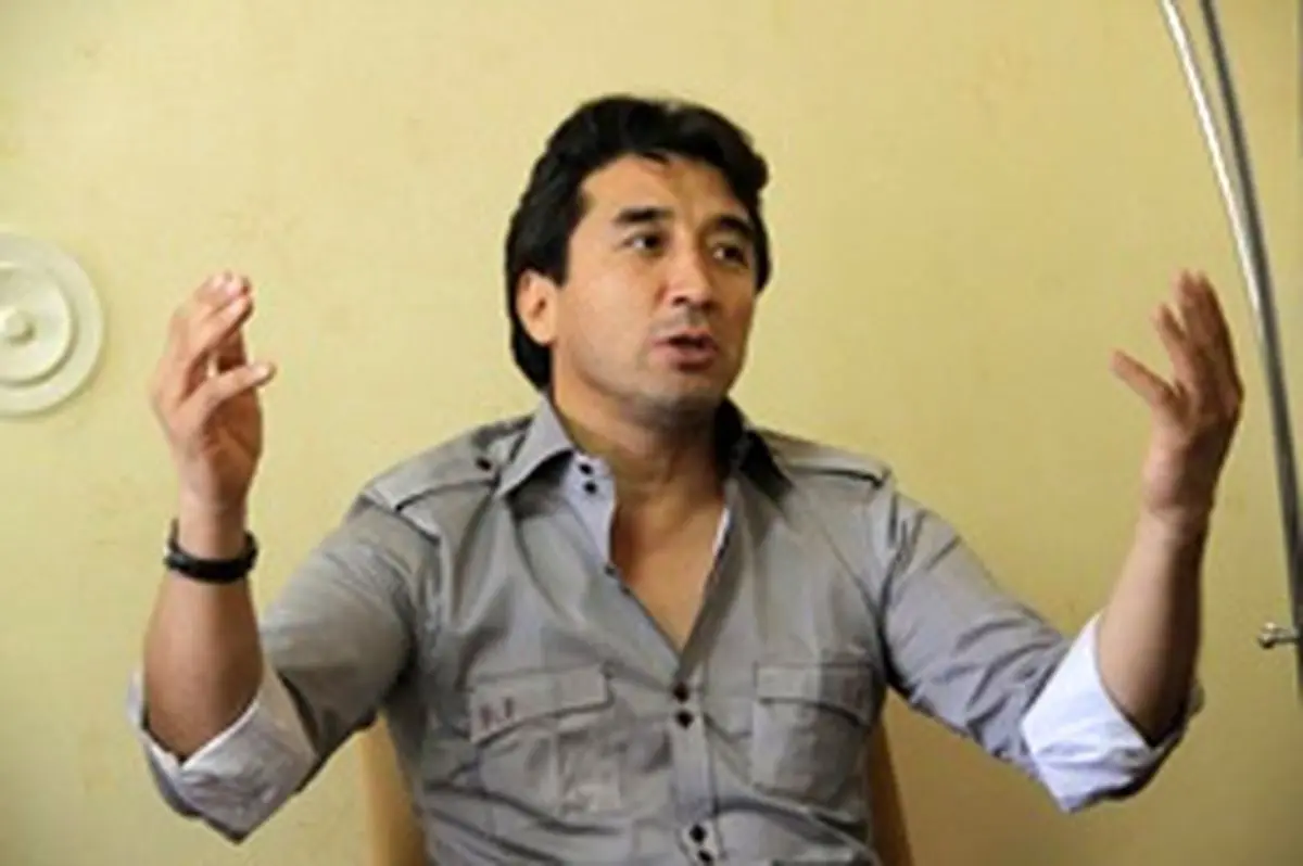 واکنش خداداد عزیزی به توهین های کاربران