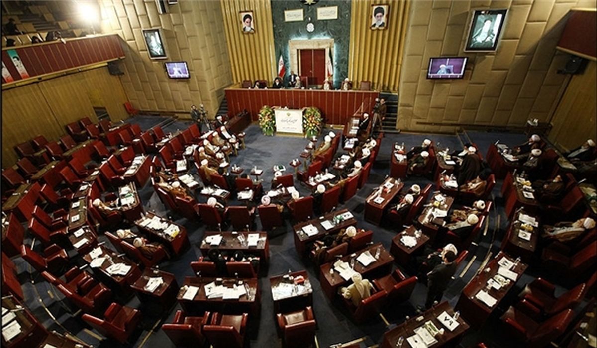 بیانیه مجلس خبرگان: رئیس جمهور بخش وسیعی از کابینه را تغییر دهد